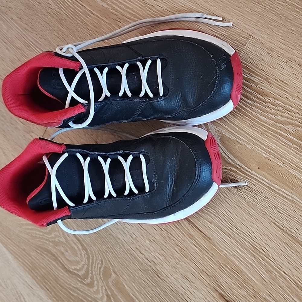 Boys jordon sneakers